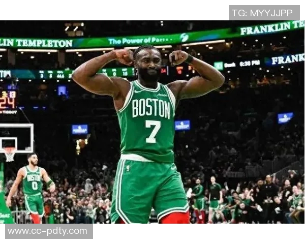 杰伦布朗盛赞小卡巅峰时期为历史上最杰出的攻防一体球员之一