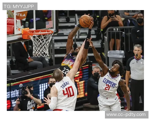 攻守兼备的保罗乔治半场表现出色贡献7分4板2断正负值提升至5 攻守兼备的保罗乔治半场表现出色贡献7分4板2断正负值提升至5