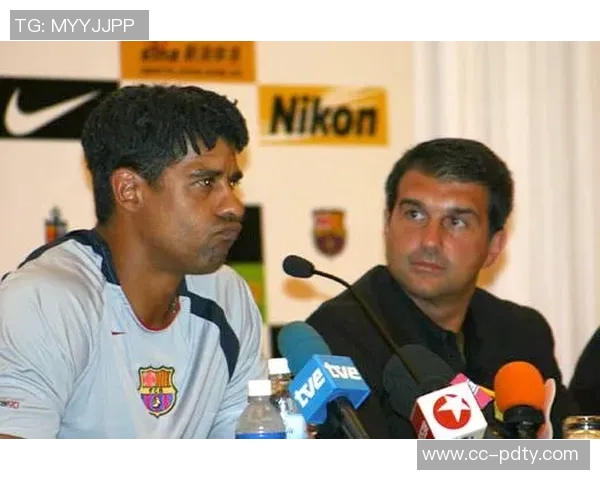 拉波尔塔为巴萨主席选举造势亲自烹制通心粉吸引支持者聚焦 拉波尔塔为巴萨主席选举造势亲自烹制通心粉吸引支持者聚焦